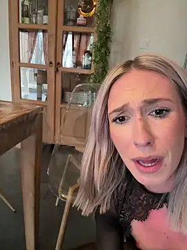 lola_tentatiion's cam snapshot