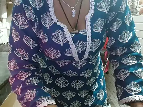 LovingPihu's cam snapshot