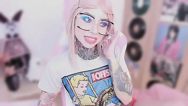 NikkiRamone's cam snapshot