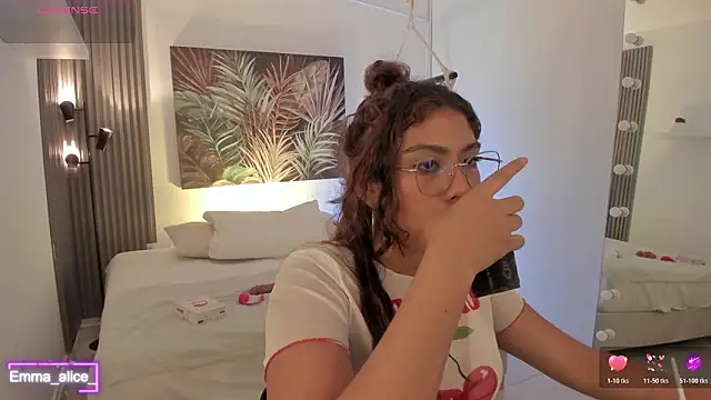 emma_alice_'s cam snapshot