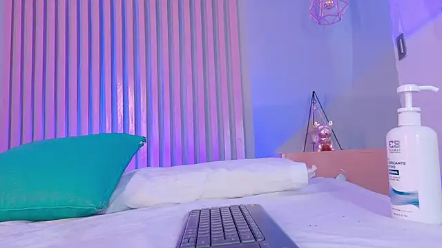 miia_blaze's cam snapshot