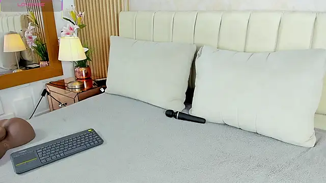 LUNATAYLORS's cam snapshot