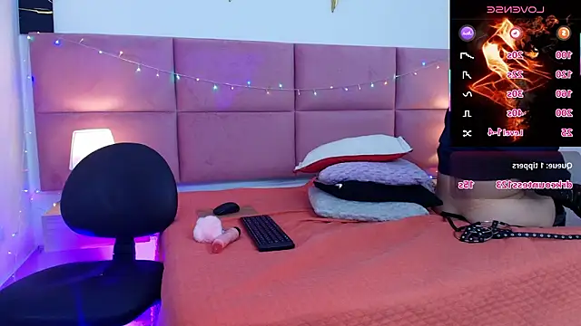 Zoe_aitanaa's cam snapshot