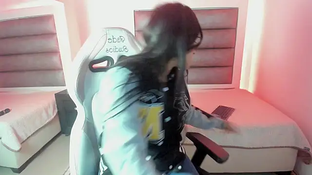 Andrea_brunette_'s cam snapshot