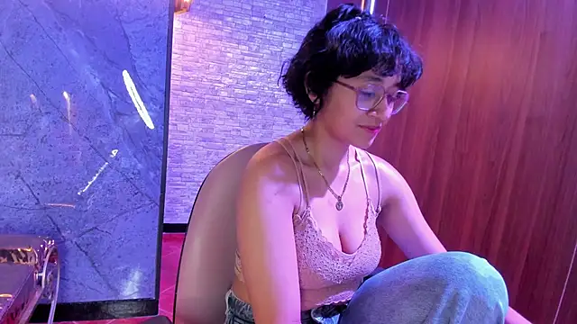 Lili_Gomez_'s cam snapshot