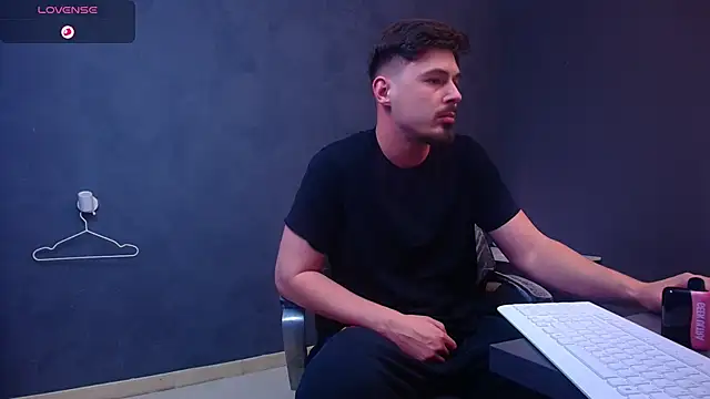 EnzoRace live sex cam