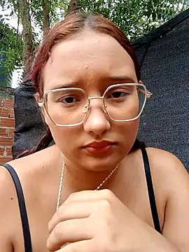 young_dairy01's cam snapshot