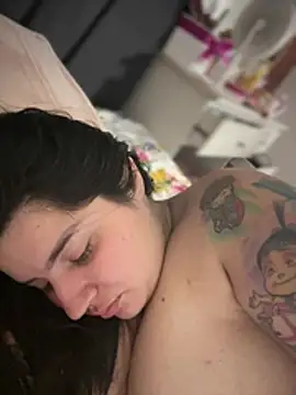 horny_roomiess's cam snapshot