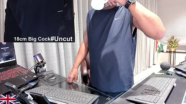 OnlineBossUK's cam snapshot