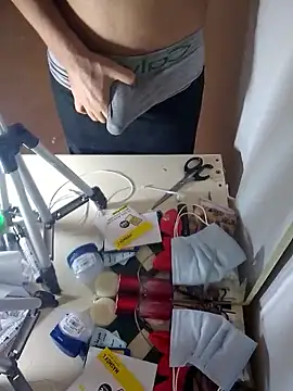 eroer20 live sex cam