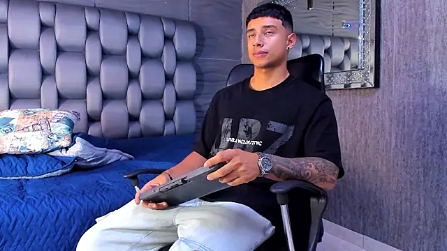 jaze_bradley's cam snapshot