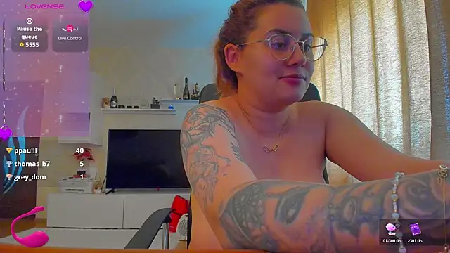 SpicySharron live sex cam