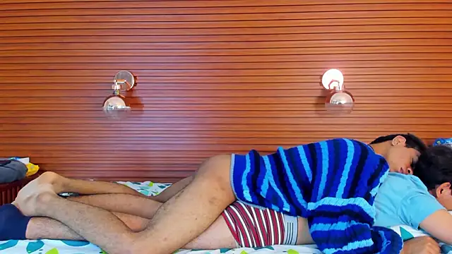 PeakkTwiins live sex cam