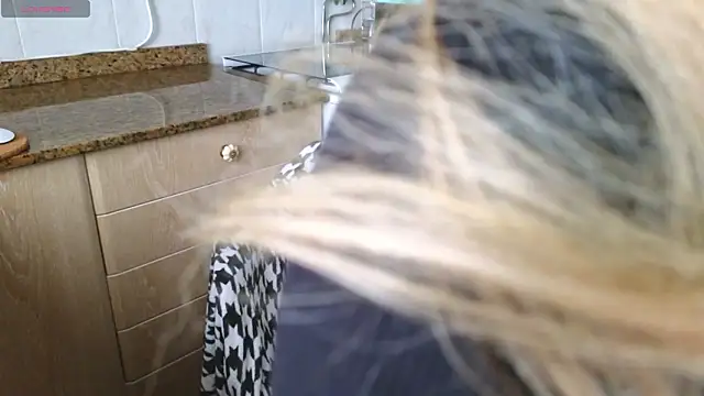 Lunamix live sex cam