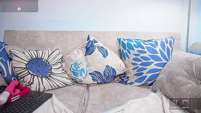 Sara_Charmy's cam snapshot