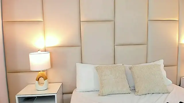 AntoniaRoss_'s cam snapshot