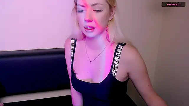 AliceHotty_'s cam snapshot