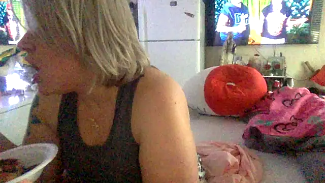 toomuchofafreak's cam snapshot