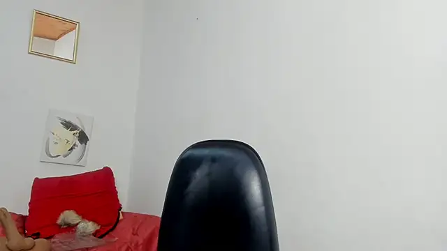 yasmin_goldenst's cam snapshot