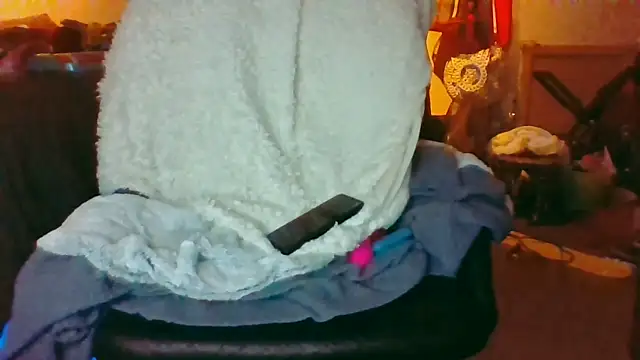 eatmeplease44's cam snapshot