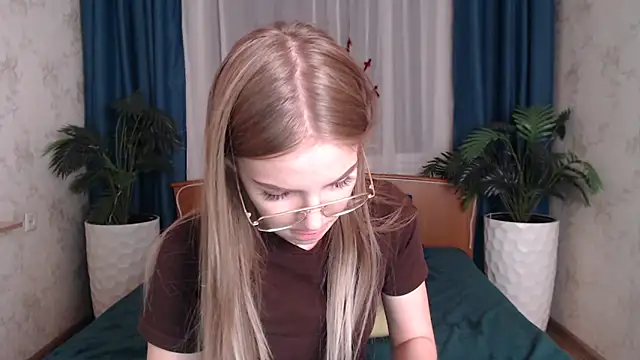 HitGyrl's cam snapshot