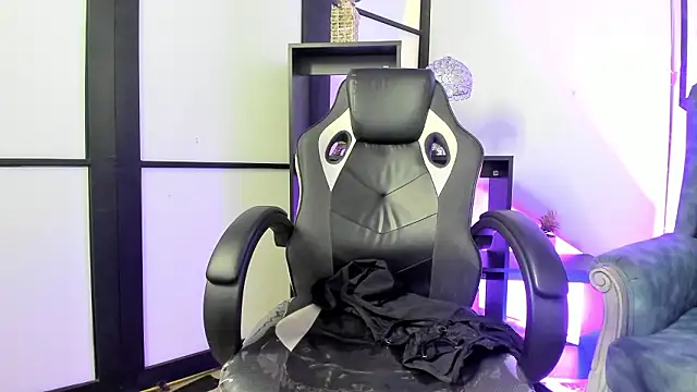 CatalinaMartinezz_'s cam snapshot