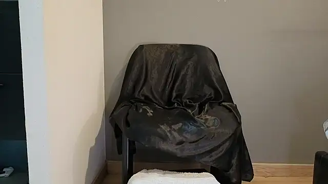 LaureLiveXX's cam snapshot