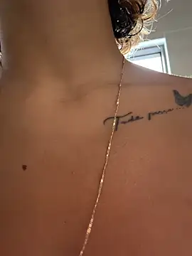 MystiqueXXX's cam snapshot