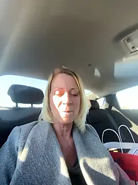 TiffaneyLove live sex cam