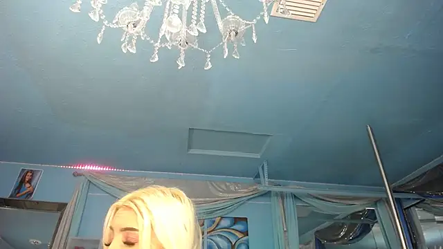 ADRIANNA_FOX's cam snapshot