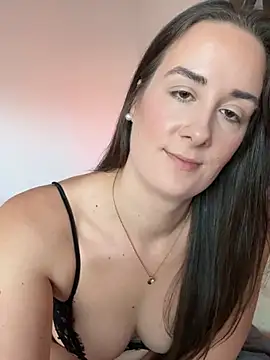 EllaMae live sex cam