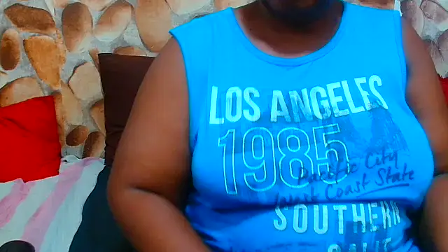 AfricanBigAssxx98's cam snapshot