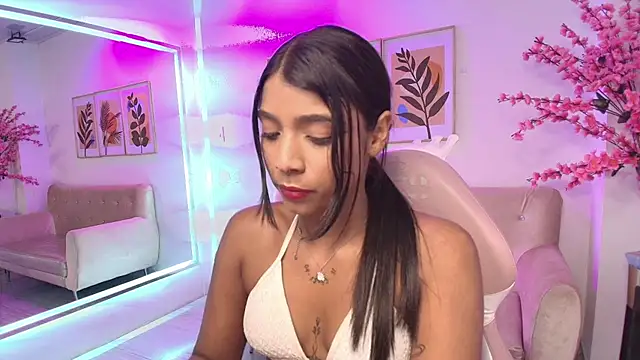 Divinee_Cloe's cam snapshot