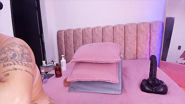 Auroraa_miller's cam snapshot