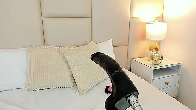 AntoniaRoss_'s cam snapshot