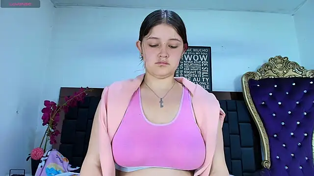 Krystal_Heartss's cam snapshot