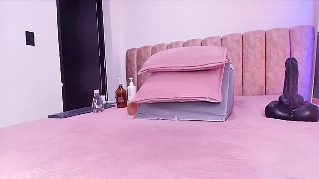 Auroraa_miller's cam snapshot