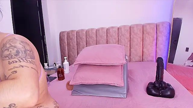 Auroraa_miller's cam snapshot