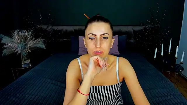 Rebecca_Diamond's cam snapshot