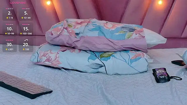 hornybarelylegalgirl's cam snapshot