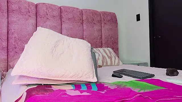 kendal_rossi's cam snapshot