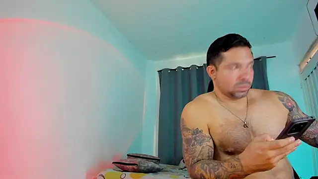 FreeLoveCouple's cam snapshot