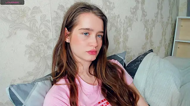 lovelyalivia's cam snapshot