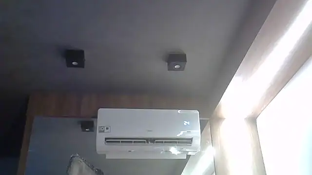 SkinnyKitten live sex cam