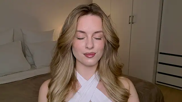 RozzitaBedberry live sex cam