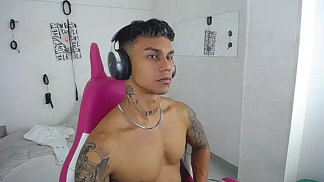 Leonard_Price's cam snapshot