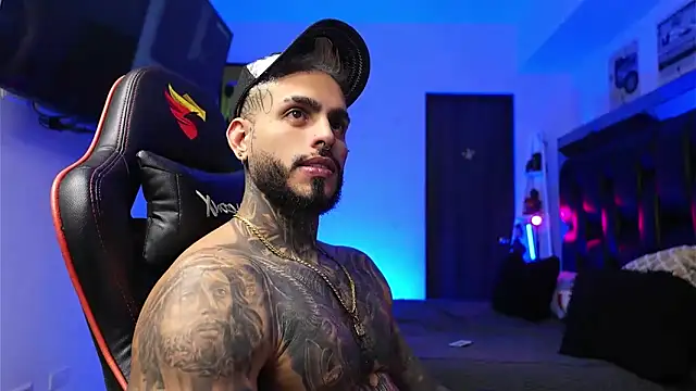 logan_hugh8's cam snapshot