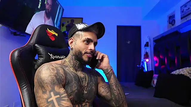 logan_hugh8 live sex cam