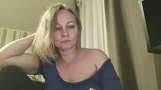 EdithManning's cam snapshot