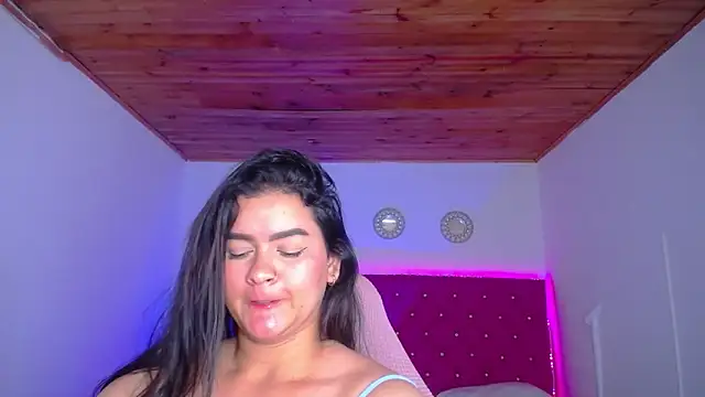 kriss_sweetboobs10's cam snapshot